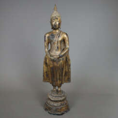 Stehende Buddhafigur - Thailand, Bronze mit Res