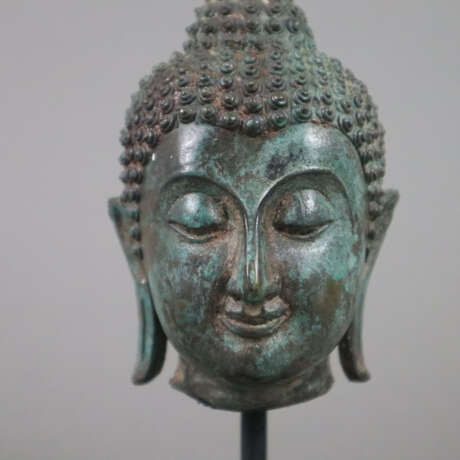 Buddhakopf im Sukhothai-Stil - Thailand, Bronze - Foto 3
