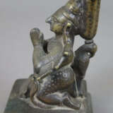 Bronzeleuchter mit figürlichem Schaft - Indien, - Foto 7