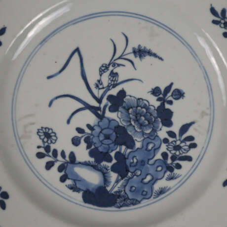 Zwei Teller - China, beide mit floralem Dekor i - фото 6