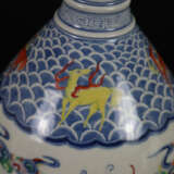 Drachenvase - China 20.Jh., Porzellan, über Sta - photo 17