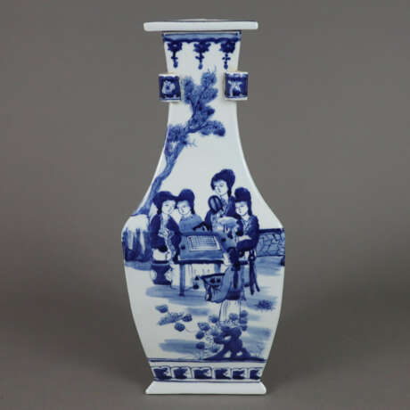 Dreiecksvase - China, allseits dekoriert in Unt - photo 1