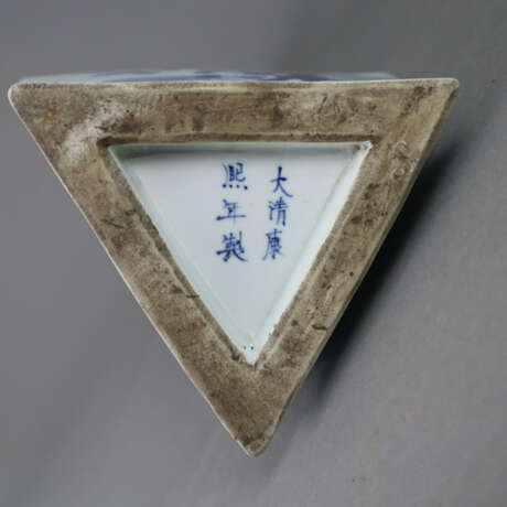 Dreiecksvase - China, allseits dekoriert in Unt - Foto 9