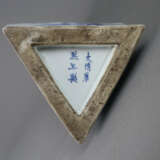 Dreiecksvase - China, allseits dekoriert in Unt - фото 9