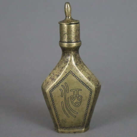 Kleine Metallflasche - China, Gelbbronze, abgef - фото 1