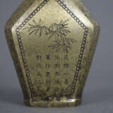 Kleine Metallflasche - China, Gelbbronze, abgef - фото 6