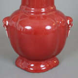 Vase in "Gu" Form - China, 20.Jh., Porzellan mi - Foto 4