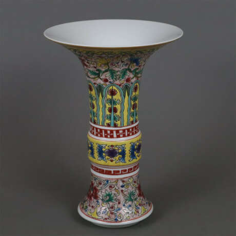 Vase - Porzellan, China 20.Jh., in traditionell - photo 1