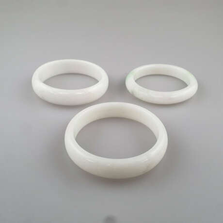 Drei Jade-Armreifen - China, weiße Jade, leicht - Foto 5