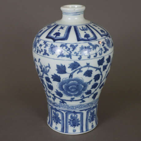 Blau-Weiß Vase in Meiping-Form - China, Porzell - photo 1