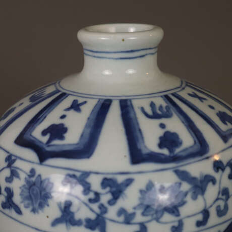 Blau-Weiß Vase in Meiping-Form - China, Porzell - photo 2