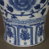 Blau-Weiß Vase in Meiping-Form - China, Porzell - photo 5