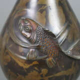 Vase mit Fischrelief - Japan, 20.Jh., Bronzeleg - Foto 3