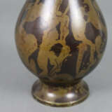 Vase mit Fischrelief - Japan, 20.Jh., Bronzeleg - Foto 5