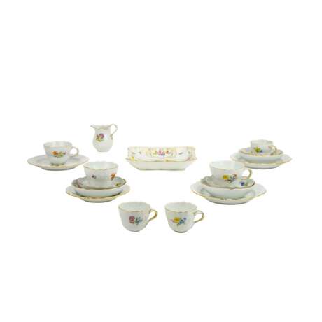 MEISSEN 18 coffee and mocha service pieces 'Bunte Blume', 1st and 2nd choice, 19th/20th century. - photo 1