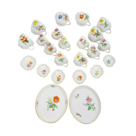 MEISSEN 78-piece coffee and mocha service 'Colorful Flowers', 1st and 2nd choice, 20th century. - photo 2
