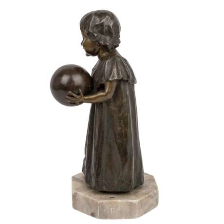 SEIFERT, Victor Heinrich, ATTRIBUED (1870-1953), "Girl with Ball", - photo 2