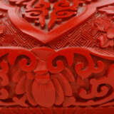 Pair of red carved lacquer vases, CHINA, 20th c. - Foto 5