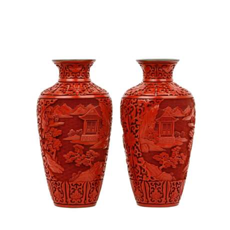 Pair of red carved lacquer vases, CHINA, 20th c. - фото 1
