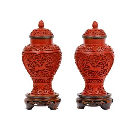Pair of red carved lacquer lidded vases. CHINA, 20th c., - photo 1