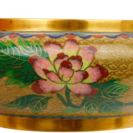 2 cloisonné lidded jars. CHINA, 20th c., - фото 6