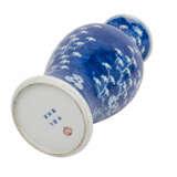 Blue and white baluster vase. CHINA, - Foto 6