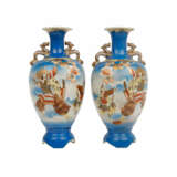 Pair of blue-ground vases in Satsuma style. CHINA, around 1900, - Foto 1