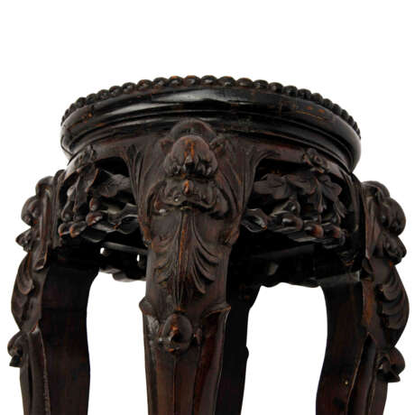Small wooden torchère table. CHINA, around 1900, - фото 7