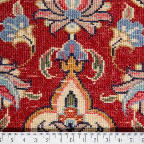 Oriental carpet. GHOM/PERSIA, 20th century, 415x75 cm. - photo 4