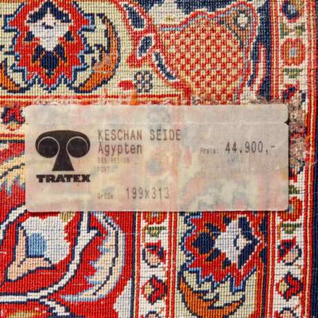 Oriental silk carpet. 'KESHAN'/Egypt, 20th c., 313x199 cm. - Foto 3