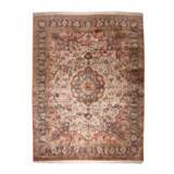 Oriental silk carpet. EGYPT, 20th century, 408x306 cm. - Foto 1