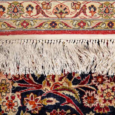 Oriental silk carpet. 'KESHAN'/Egypt, 20th c., 355x255 cm. - photo 3