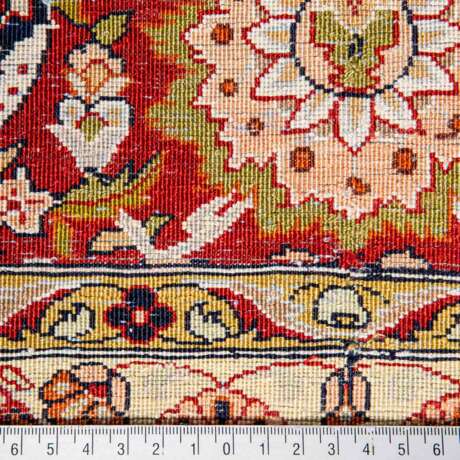 Oriental silk carpet. 'KESHAN'/Egypt, 20th c., 355x255 cm. - Foto 4