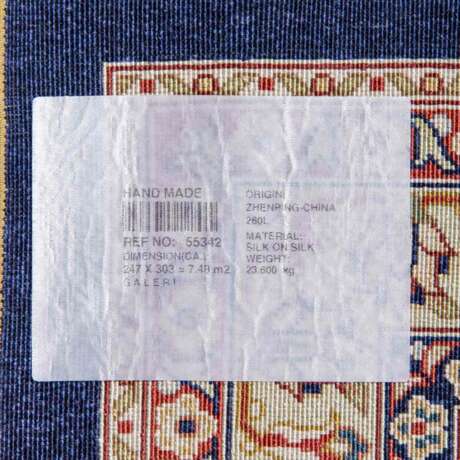 Oriental silk carpet. ZHENPING/CHINA, 2000s, 303x247 cm. - photo 3