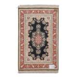 Oriental silk carpet. ZHENPING/CHINA, 2000s, 121x79 cm. - Foto 2