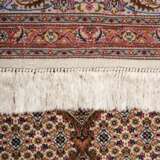 Oriental carpet with silk. TÄBRIZ/PERSIA, 20th/21st century, ca. 296x194 cm. - Foto 3