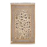 Oriental silk carpet. GHOM/PERSIA ('TURKAS TEHERAN'), 20th c., 224x140 cm. - Foto 2