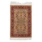 Oriental silk carpet. HEREKE, 127x84 cm. - photo 1