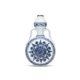 A RARE BLUE AND WHITE MOONFLASK - photo 1