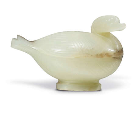 AN ARCHAISTIC GREENISH-WHITE AND RUSSET JADE DUCK-FORM BOX AND COVER - photo 2