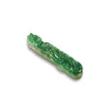 A CARVED JADEITE `DRAGON` BELT HOOK - Foto 1