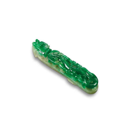 A CARVED JADEITE `DRAGON` BELT HOOK - photo 1