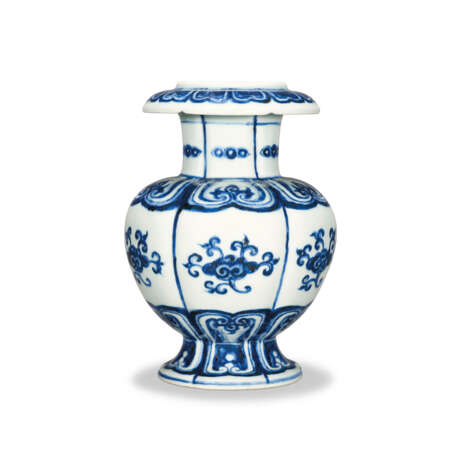 AN EXTREMELY RARE BLUE AND WHITE POMEGRANATE-FORM VASE - Foto 1