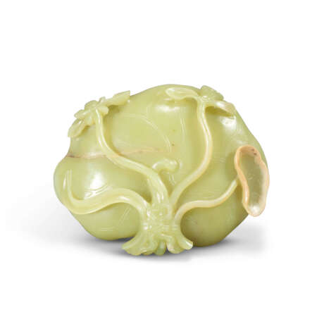 A YELLOW JADE LOTUS-LEAF FORM WASHER - Foto 2