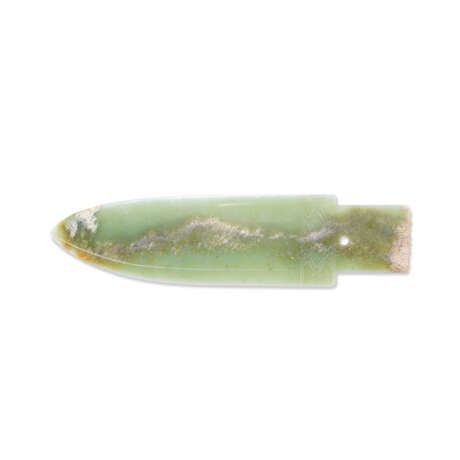 AN EXCEPTIONAL AND RARE ARCHAIC GREEN JADE CEREMONIAL BLADE - photo 2