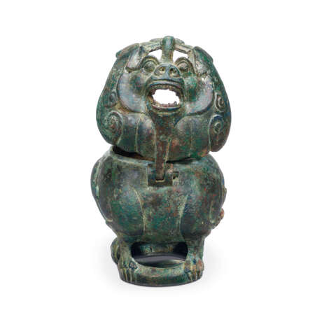 AN ARCHAIC BRONZE MYTHICAL ANIMAL FORM CENSER AND COVER - фото 2