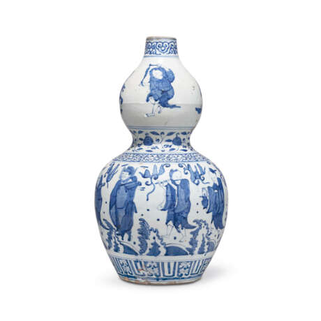 A LARGE BLUE AND WHITE `EIGHT IMMORTALS` DOUBLE-GOURD VASE - photo 1