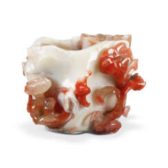 A CARVED CARNELIAN AGATE &#39;LINGZHI AND BATS’ VASE