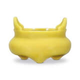 AN IMPERIAL YELLOW GLASS TRIPOD CENSER - фото 1