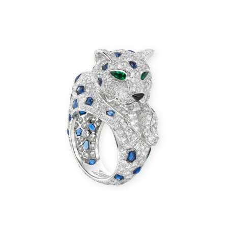 CARTIER DIAMOND, SAPPHIRE, ONYX AND EMERALD `PANTH&#200;RE` RING - Foto 1